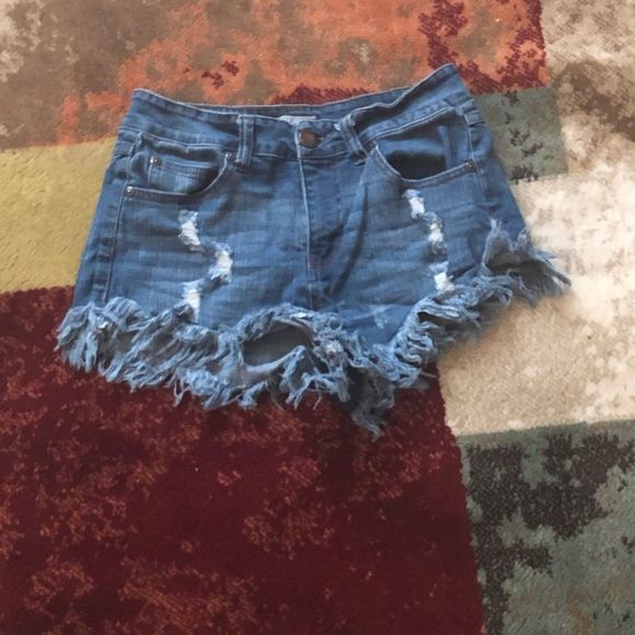 High Waisted Frayed Denim Shorts - Picture 4 of 5